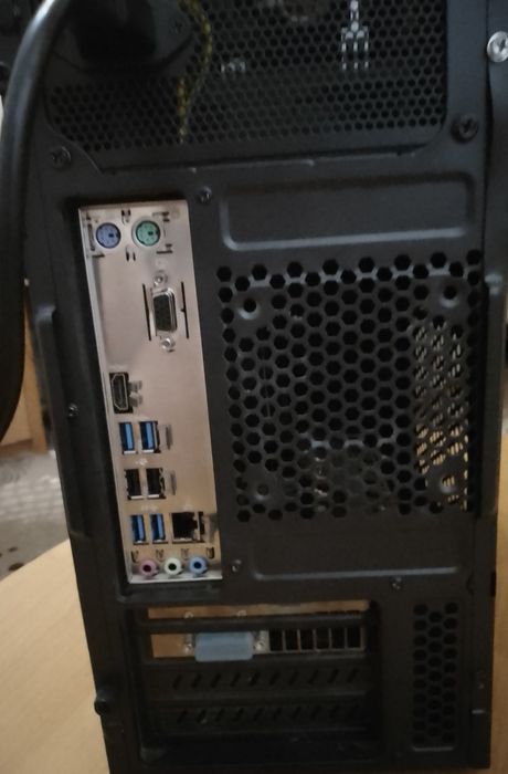 Компьютер на сокете AM4, RX 570, Amd ryzen 5 1600 , 8 gb, SSD