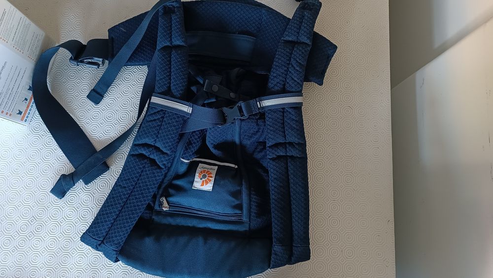 Porta bebés ergobaby adapt azul