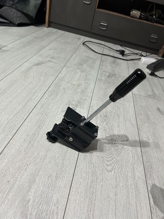 Hamulec ręczny do komputera