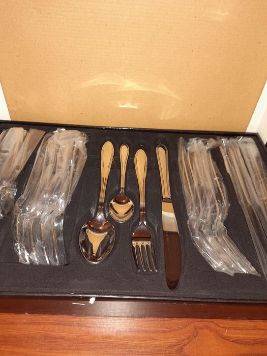 Столовый  набор на 24 персоны