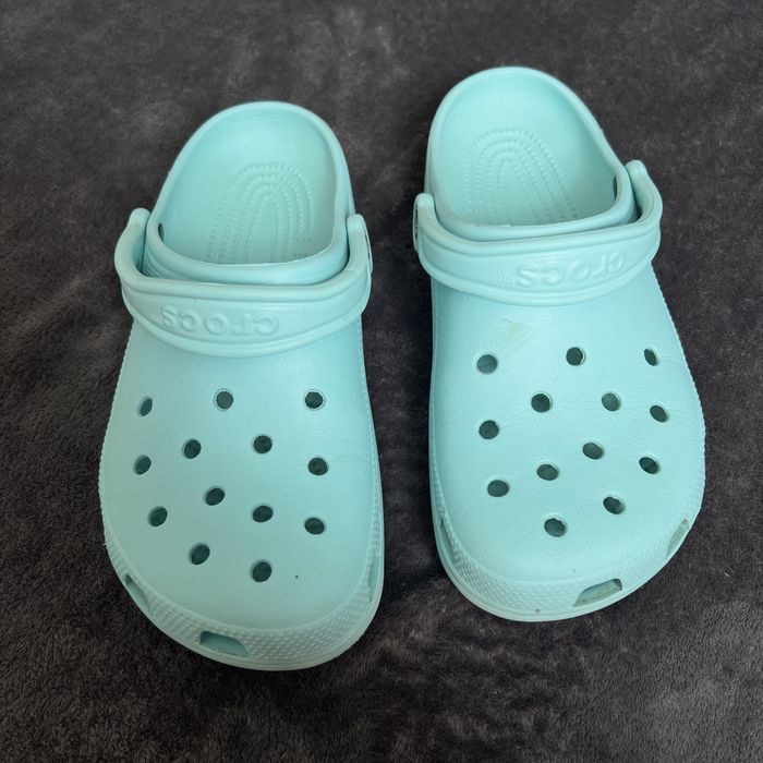 Жіночі тапочки Crocs. P. 40.