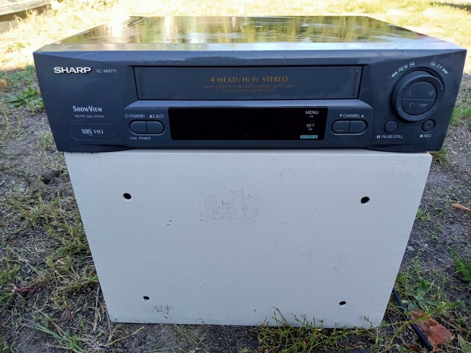 Magnetowid Sharp na kasety sprawny