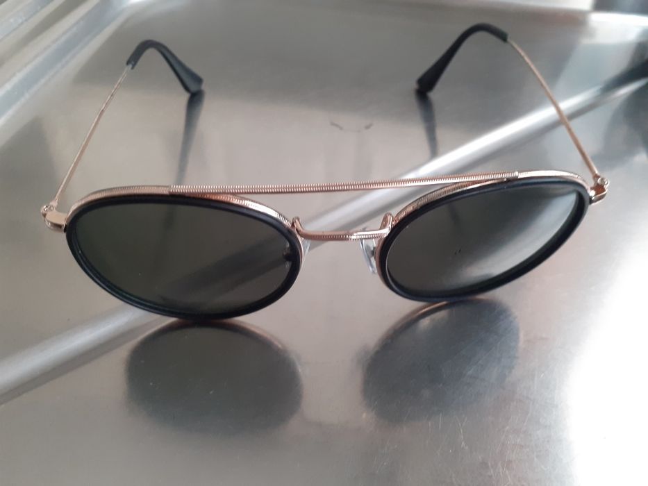 Óculos de sol Ray ban.