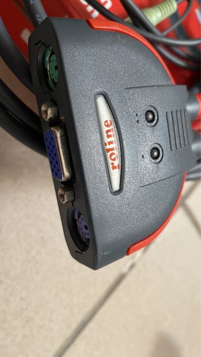 Roline KVM світч для двох комп‘ютерів або системи відеонагляду