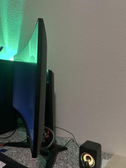 Monitor Curvo Gaming AOC