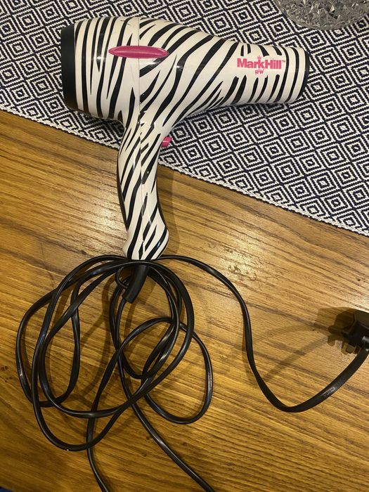 Гарний біло-чорний фен