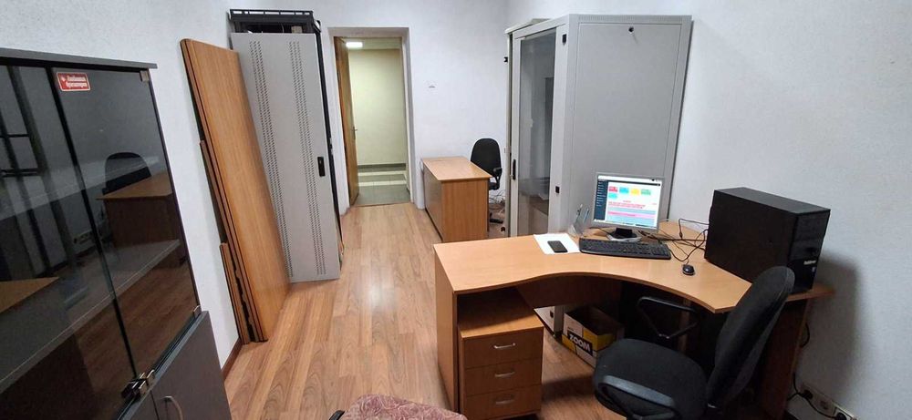 Мебльований офіс 18м.кв. Центр / Палац Україна ЕЛЕКТРИКУ НЕ ВИМИКАЮТЬ!