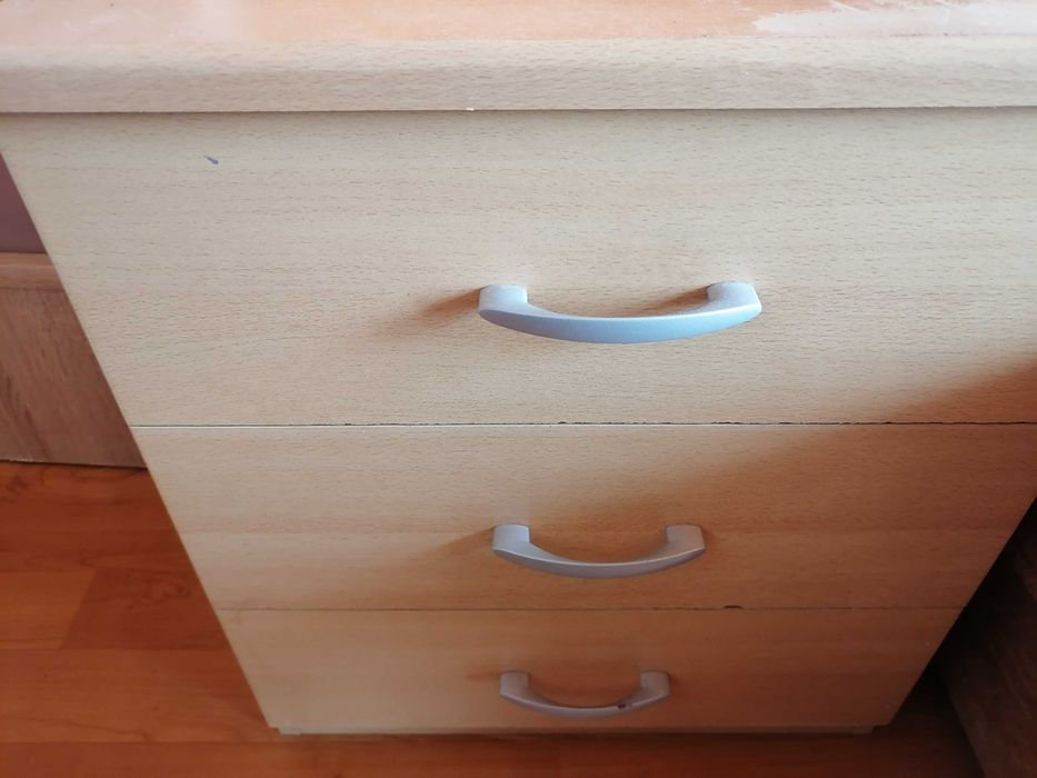 Komoda z 3 szufladami w kolorze buku
