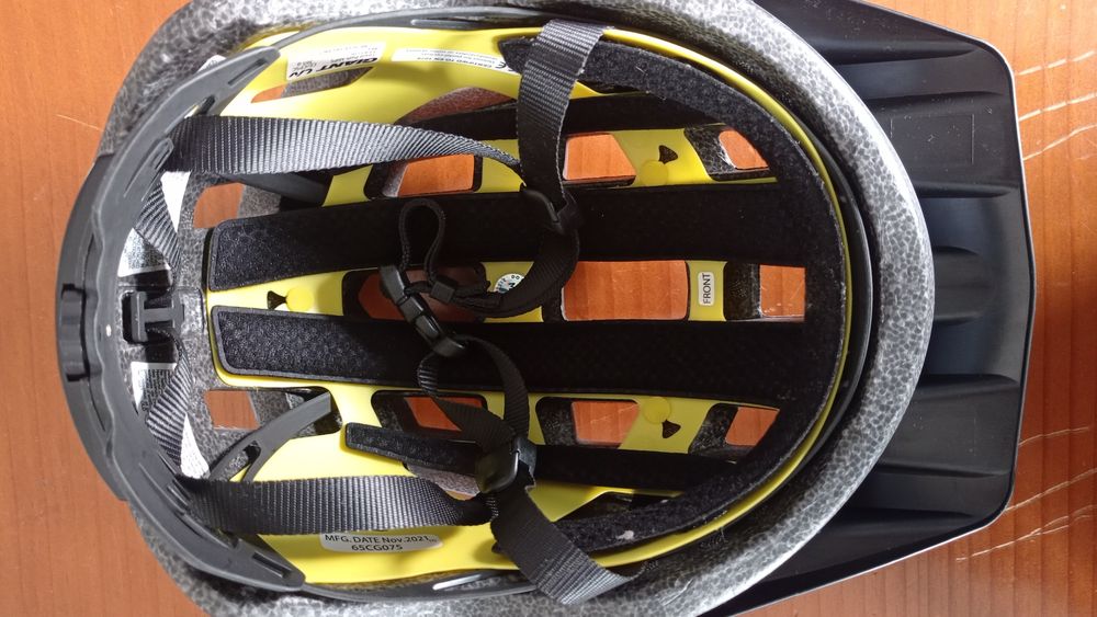 Capacete BTT Giant Path MIPS, na cor Matte Knight Shield