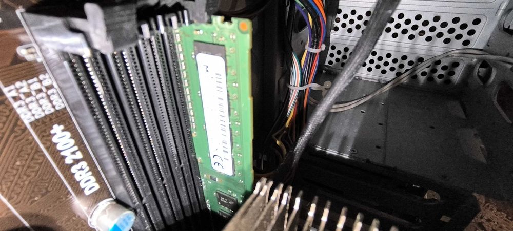 Torre Intel i5 s/disco