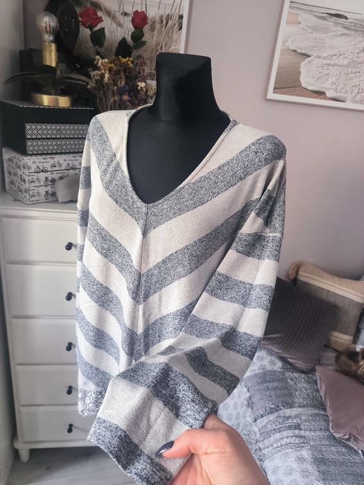 Sweter w paski w literę V, sweter z ażurową koronką, r. 46-48