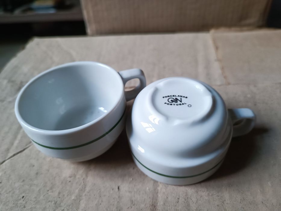 Chávenas e pires de porcelana para café