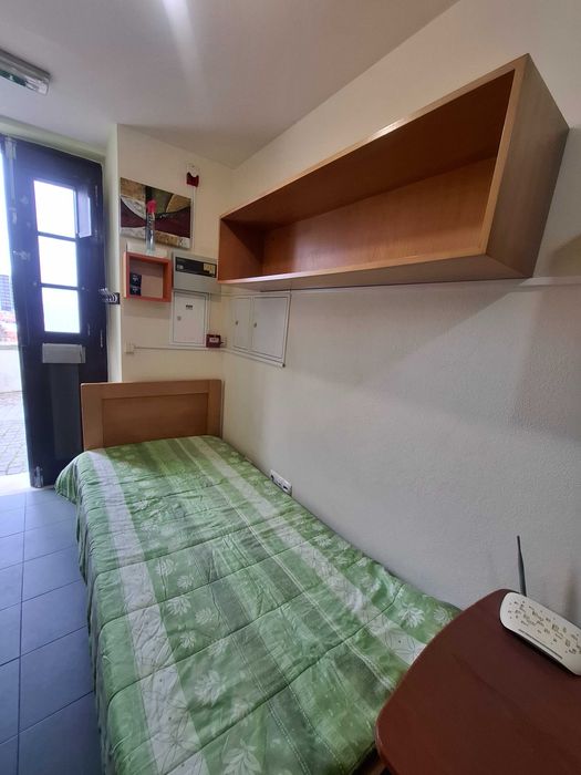 ARRENDA-SE QUARTO com wc privado Coimbra