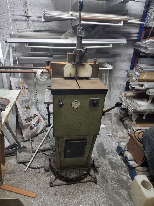 Máquina cortar alumínio