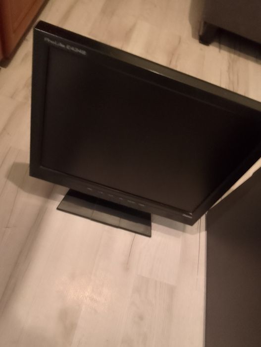 komputer+monitor+okablowanie