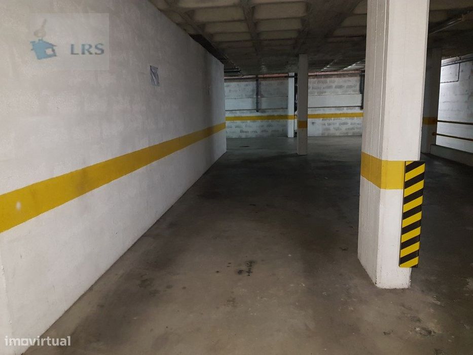 Quinta da Bela vista, Sassoeiros, estacionamento com 14 m2, na cave...