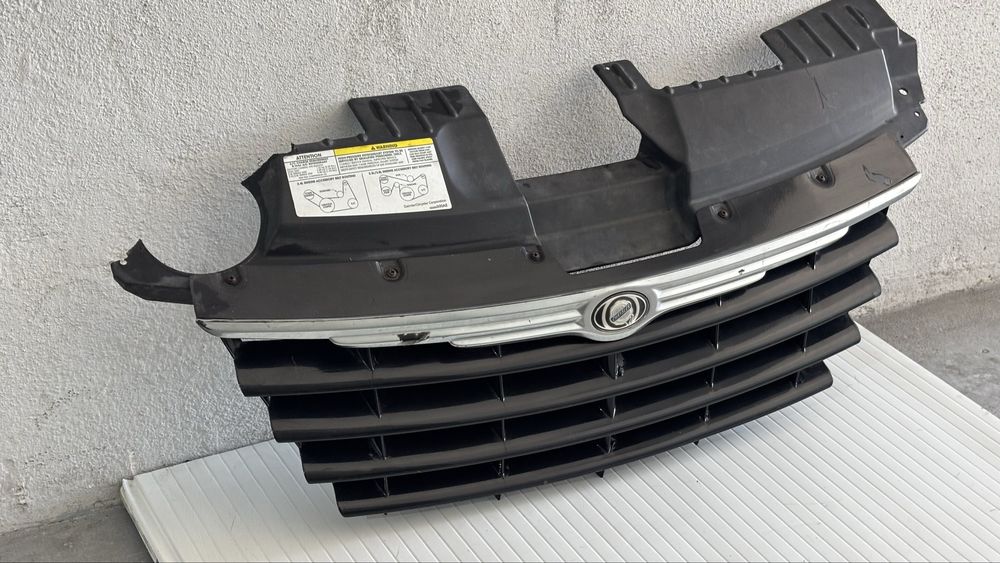 Conjunto Grelha / Suporte Frontal Chrysler Voyager / Grand Voyager IV — OEM Mopar