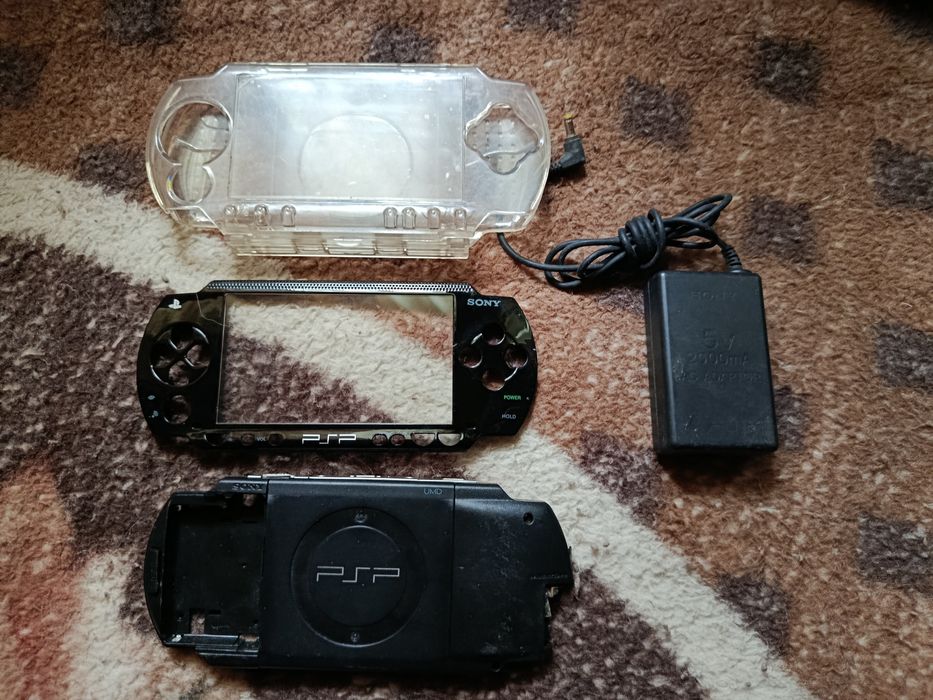 Чехол для  PSP  и Зарядка