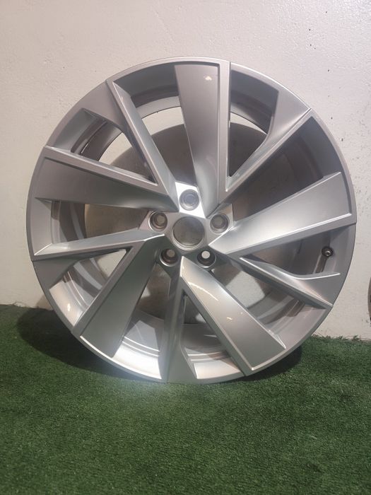 Felga aluminiowa Pojedyncza Skoda ENYAQ 20" et45 8J 5x112