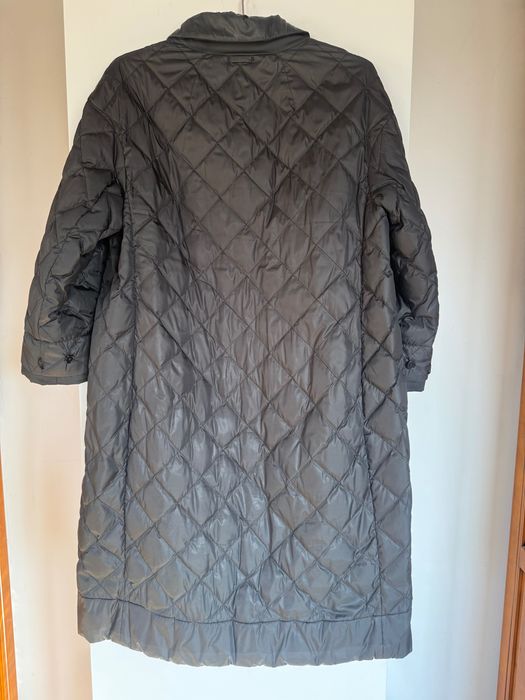 Czarny pikowany płaszcz Max Mara'S z serii The Cube