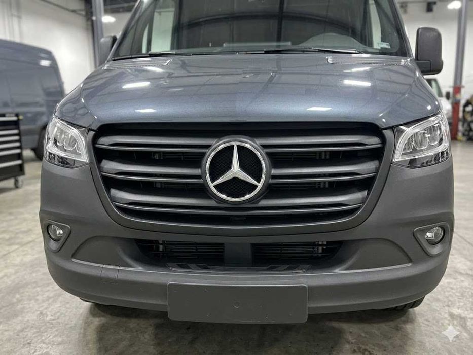 Решітка радіатора Mercedes Sprinter 2017-2026 Piano Black передняя решетка радиатора мерседес спринтер