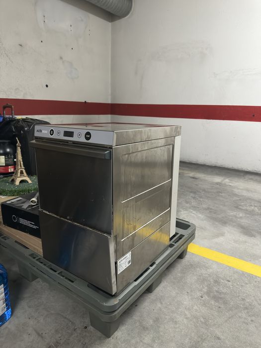 Máquina de Lavar Copos Acti 500 DIG | Cesto 40x40 | Excelente Estado