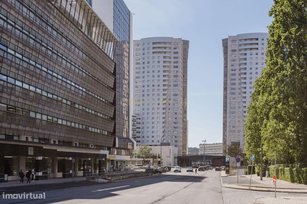 Penthouse com Vista Panorâmica sobre Lisboa e Monsanto | Campolide