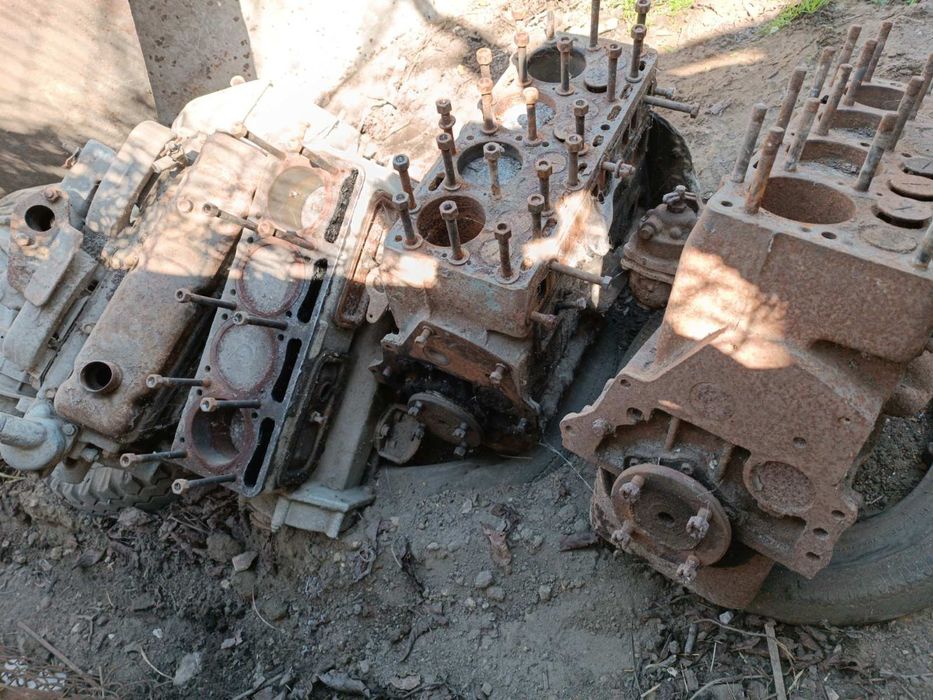 Мотори Газ 24 69 уаз колінвал головка розбераю