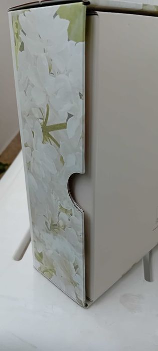 Oriflame "Innocent White Lilac"