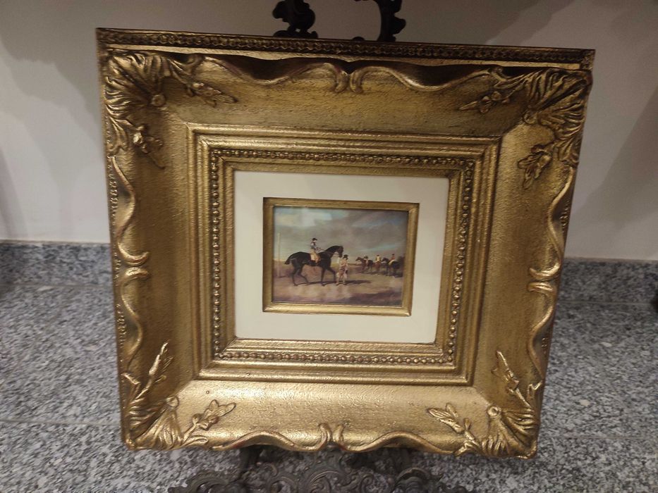 Quadro com moldura folha de ouro e gravura de cavalos. Lindíssimo.