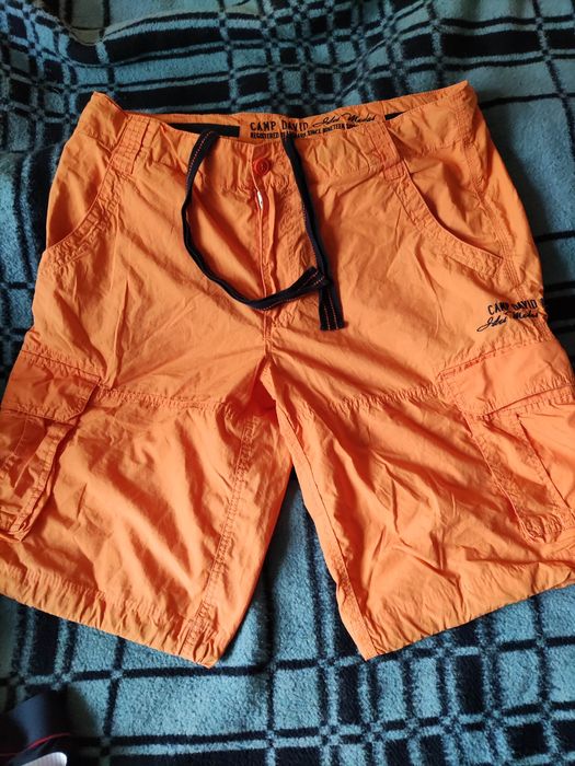 Spodnie krótkie Camp David roz XL.

Stan BDB.

długość całkowita: 64 c