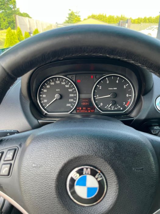 Białe BMW 1 E87 116i Benzyna 2008r