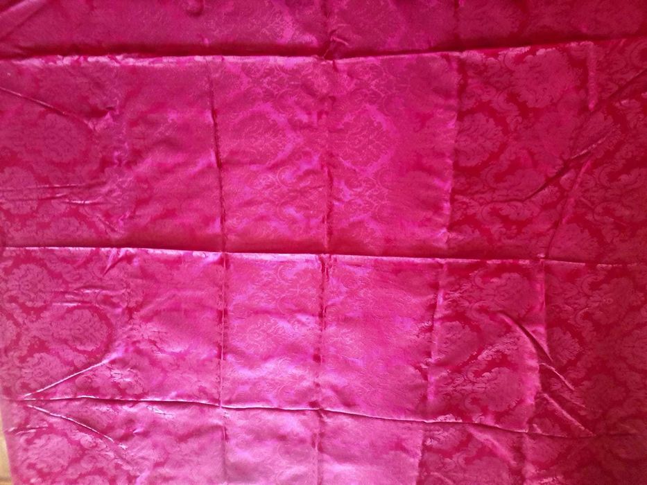 Colcha Antiga Adamascada com 2 Borlas