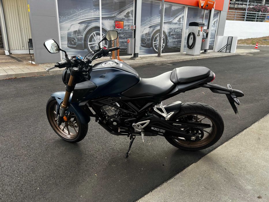 Moto honda CB125R 2023