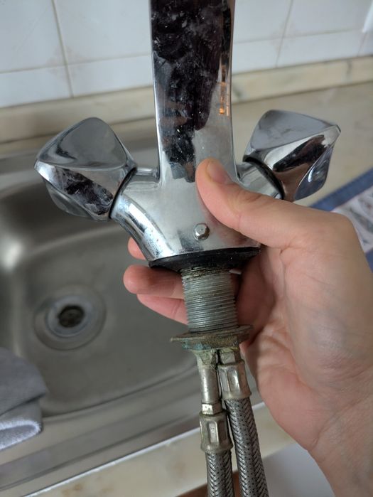 2 Torneiras de lavatório