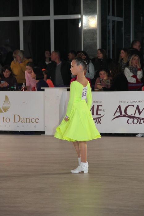 Бальні сукні Оренда