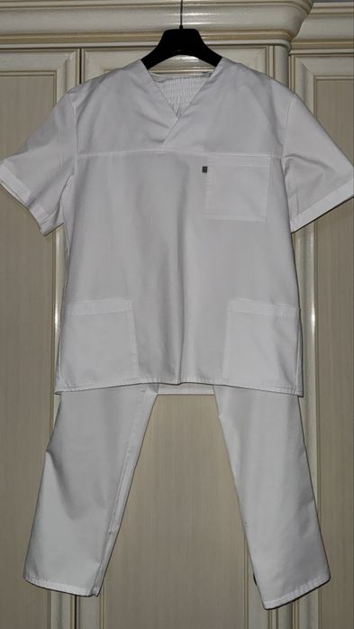 Чоловічий медичний, хірургічний костюм, розмір 48.