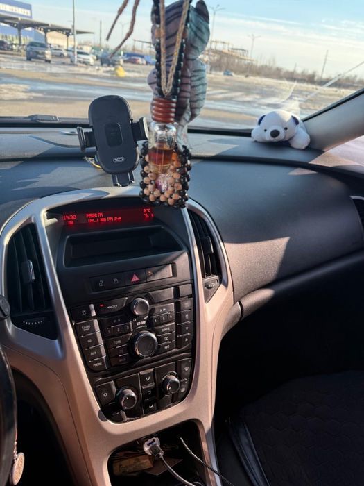 Продаеться гарне сімейне авто в гарному стані перший власник в україні