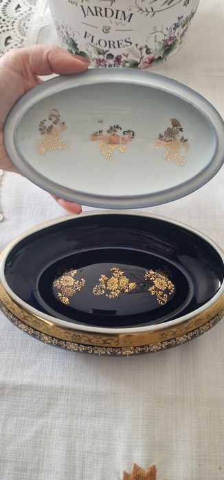 Caixa pintada à mão de porcelana azul e ouro pesado Limo