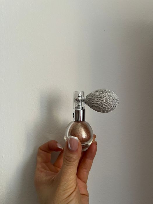 Migiełka w sprayu rozswietlacz do ciała złote drobinki