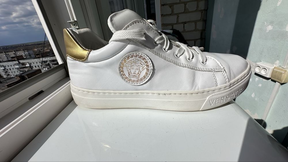 Versace оригінал Італія білі кеди шкіра р.37
