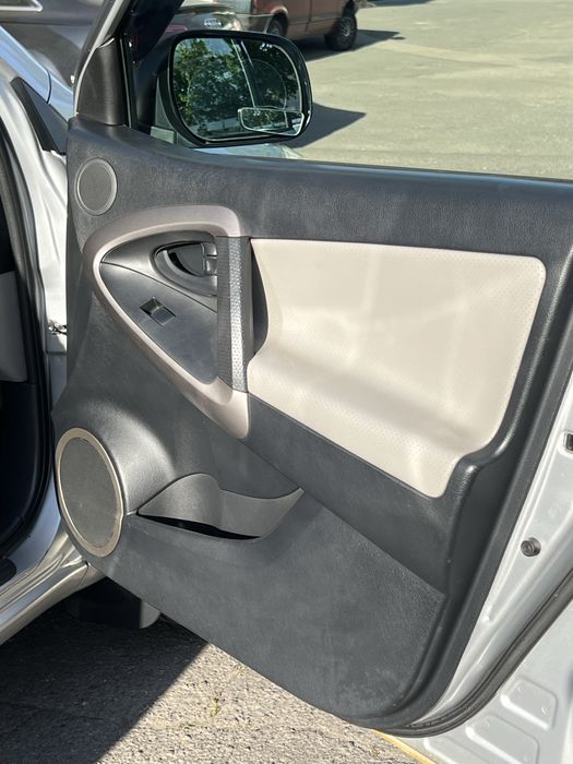Продам Toyota Rav4