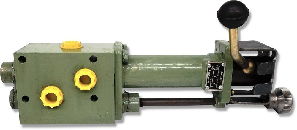 Tłok Cylinder PODNOŚNIKA C-330 + ROZDZIELACZ HYDR. [7699]