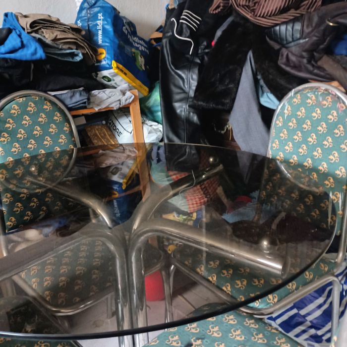 Mesa de vidro com cadeiras de oferta