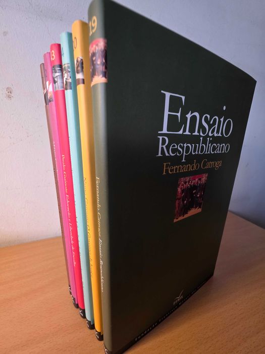 6 livros da coleção "Ensaios da Fundação Francisco Manuel de Almeida"