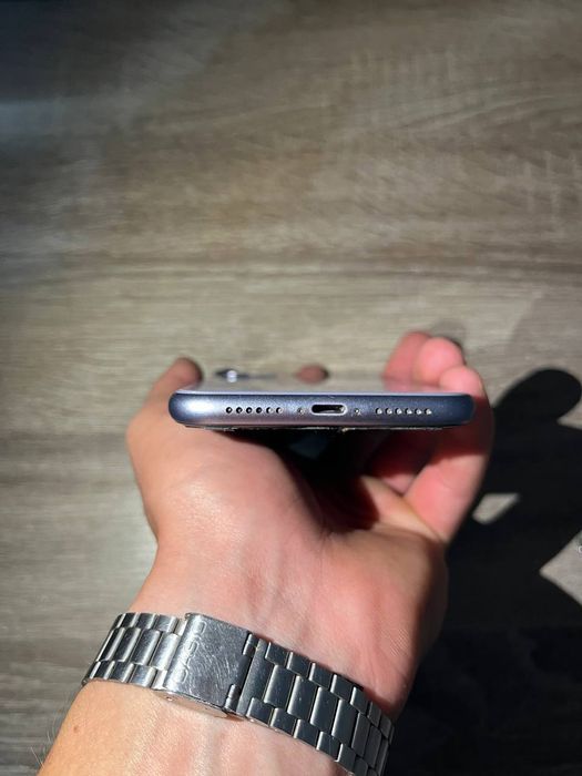 iPhone 11  128GB