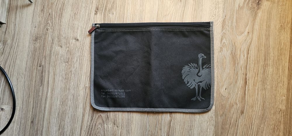Engelbert Strauss etui na dokumenty wymiary na zdjęciach