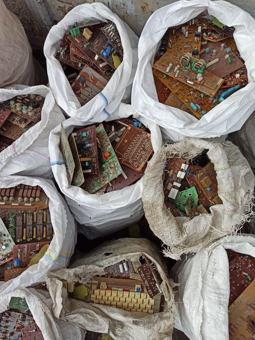 Продам радиоплаты-208кг