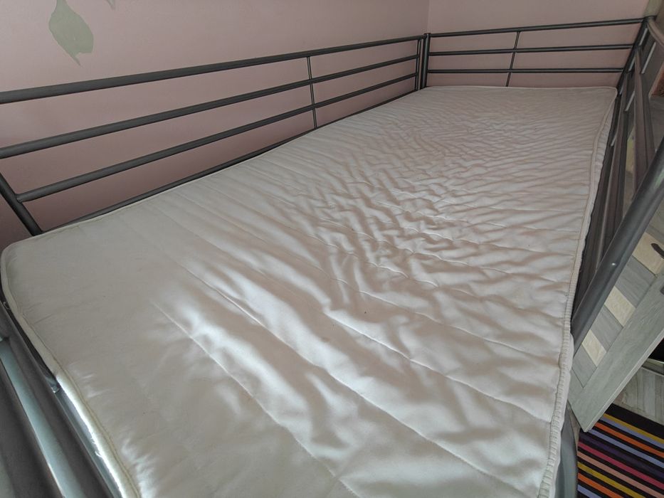 Sprzedam Łóżko piętrowe Ikea z materacem
