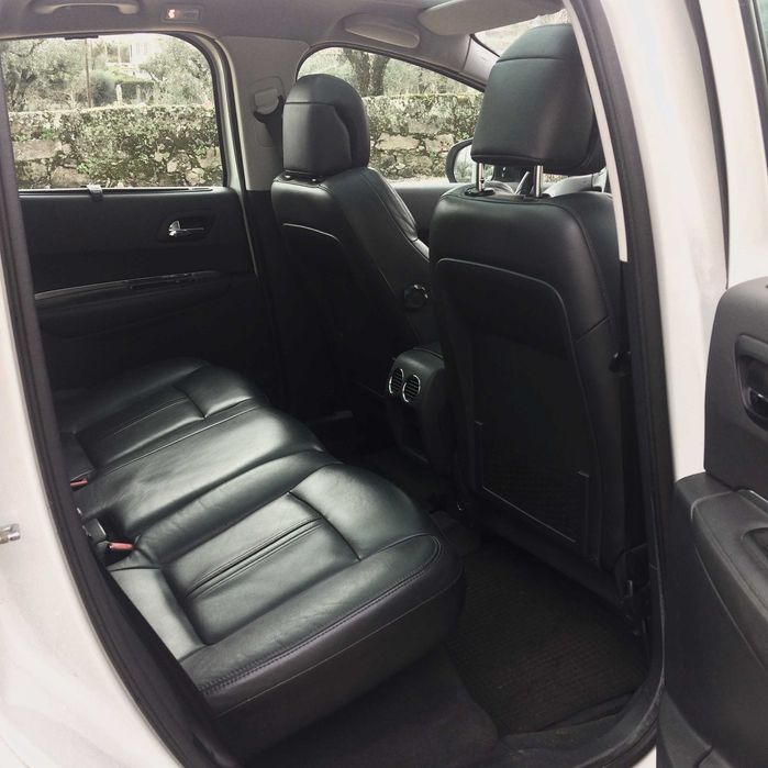 Peugeot 3008  com teto panorâmico, em bom estado de conservação